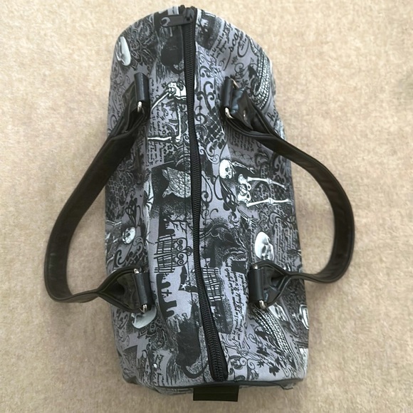 Y2K RARE SKULL 💀 POTION SATCHEL IN GREAT CONDITION - Picture 5 of 7